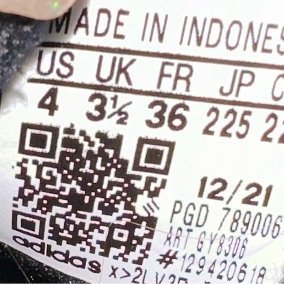 Boys 4y Adidas - Picture 2 of 2